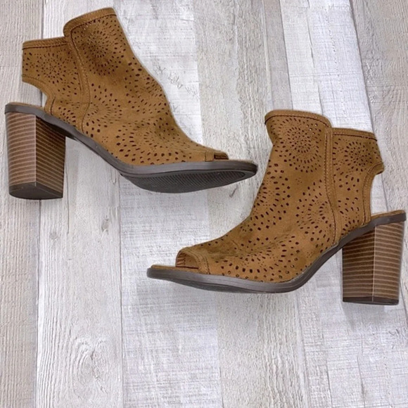 Comfort camel color heeled open toe booties size 9 new - Picture 2 of 11